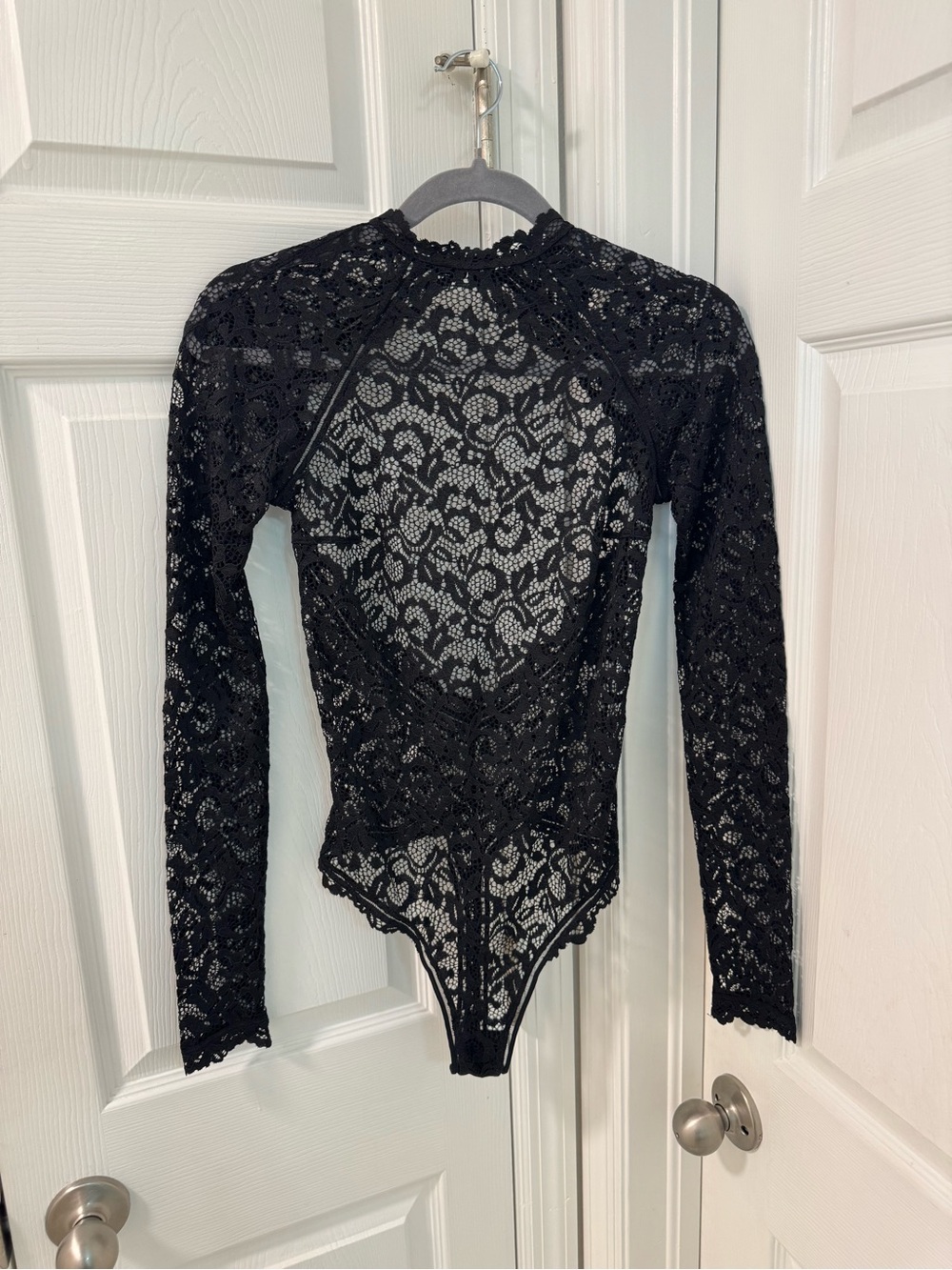 Victoria’s Secret lace longsleeve bodysuit mock neck women’s size small black
